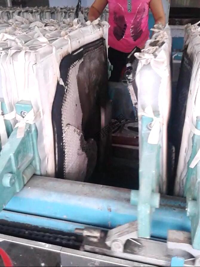 市政污泥脫水應(yīng)用案例(圖2) 市政污泥脫水應(yīng)用案例(圖2)